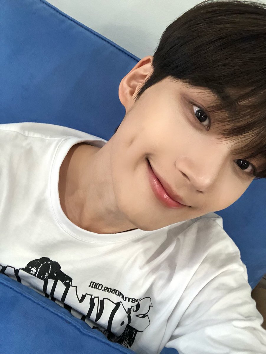 myasteroid_luv's tweet photo. 한빈이 콧대에 진짜 베이겠다... https://t.co/9w1DwufePj