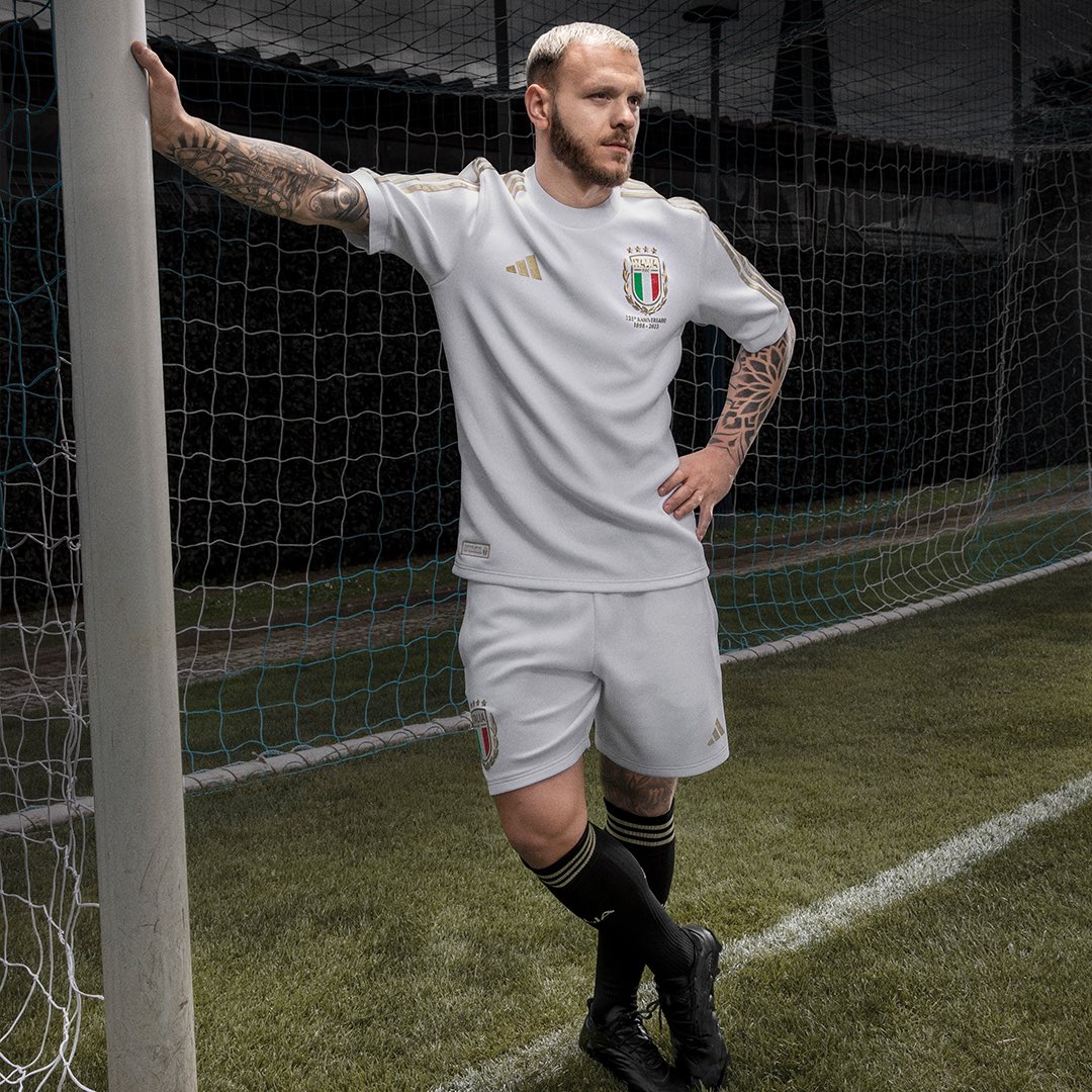イタリア代表の125周年記念ユニフォームが発表されました。