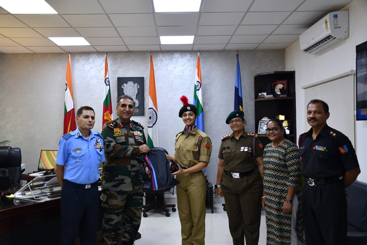 NCC_Dte_Gujarat's tweet photo. #NCCGUJARAT
Cdt Aastha Laheru of 1 Guj (G) Bn NCC, Ahmedabad Gp
@NCC_Dte_Gujarat became the first girl from Guj to be selected for NDA and was felicitated by 
Maj Gen Arvind Kapoor, ADG Guj, DNH, D&amp;D. 
@DefencePRO_Guj
@HQ_DG_NCC
@irushikeshpatel
@CMOGuj
@GovernorofGuj https://t.co/18VWXTQJgL