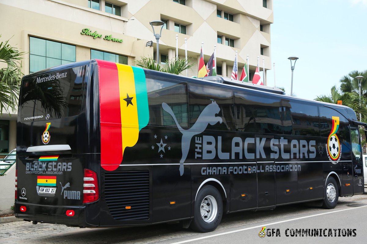 domynych's tweet image. Whoever did the bus rebranding must understand you CAN'T just RE-ORIENT flags. The flag on the bus isn't the Ghanaian flag. It's a Guinea flag with a some black star in it. Horizontal and vertical arrangements matter. Once it's set, that's it. Belgium changed theirs 200yrs ago.