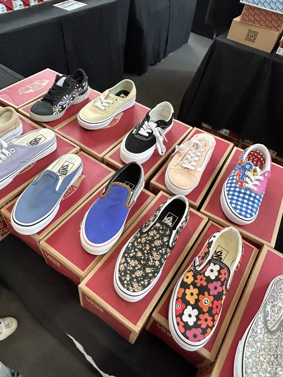 temtuwppp's tweet photo. รับหิ้ว vans 1 แถม 1
ใครสนใจคู่ไหนทักได้ค่า มีมากกว่าในรูปค่า ซื้อ1คู่ แถมไปอีก1ค่า

#รับหิ้ว #รับหิ้วvans #รองเท้า #รับหิ้วรองเท้า #รับหิ้วสยาม #vans https://t.co/79Hvsz1NRm