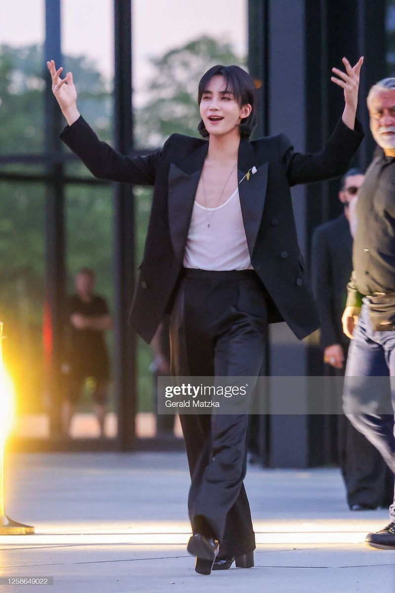 wonaddicted_'s tweet photo. YOON JEONGHAN KNOWS HE IS THE MAIN EVENT

#정한 #윤정한 #JEONGHAN
#JEONGHANxYSLBERLIN
#JEONGHANxSaintLaurent https://t.co/ea80lycRs9