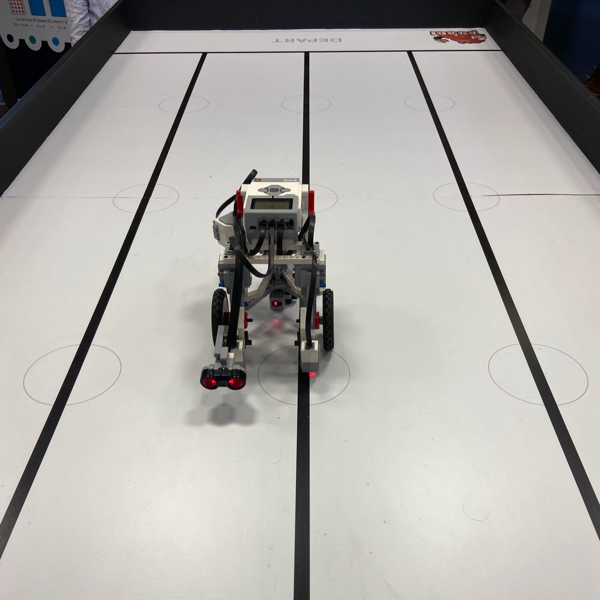 inria_sophia's tweet image. 📢[Stage #MathC2+] Jour 2⃣
Journée spéciale #Robotique
▶️entraînement le matin 
▶️challenge par équipes l&apos;après-midi ‼️
La robotique ludique et pédagogique avec @PobotAsso @AcademieNice @Asso_Animath @MathsAcNice @SocMathFr @sup_recherche @FondBPascal @CoIV_LIV_CIV