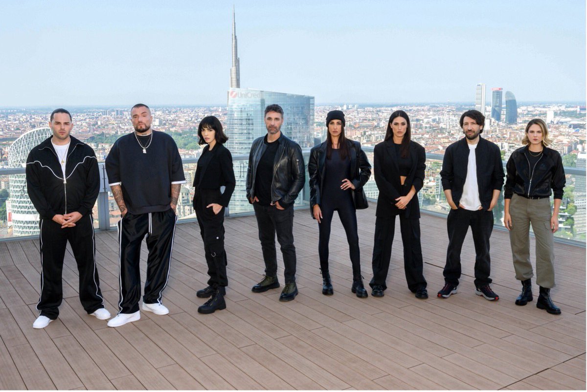 La foto del cast della 4 stagione di #CelebrityHunted – Caccia all’uomo: Raoul Bova, Rocío Muñoz Morales, Belen Rodriguez, Cecilia Rodriguez, Guè, Ernia, Herbert Ballerina e Brenda Lodigiani. Disponibile nel 2024