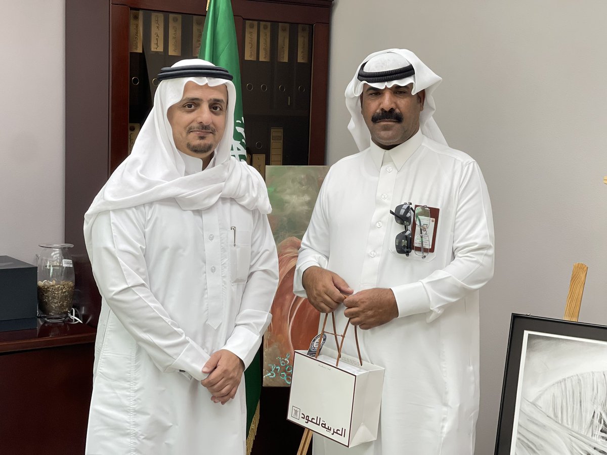AlryhanSchool's tweet photo. كرمت إدارة مدرسة الريحان المتوسطة منسقي الحافلات
 الأخ: عاصي الشمري 
والأخ: باسل آل تحيفه،
وذلك نظير تعاونهم خلال العام الدراسي، وحرصهم على المحافظة على أمن وسلامة الطلاب فلهم منا كل الشكر والتقدير. https://t.co/IGZvsjal9H