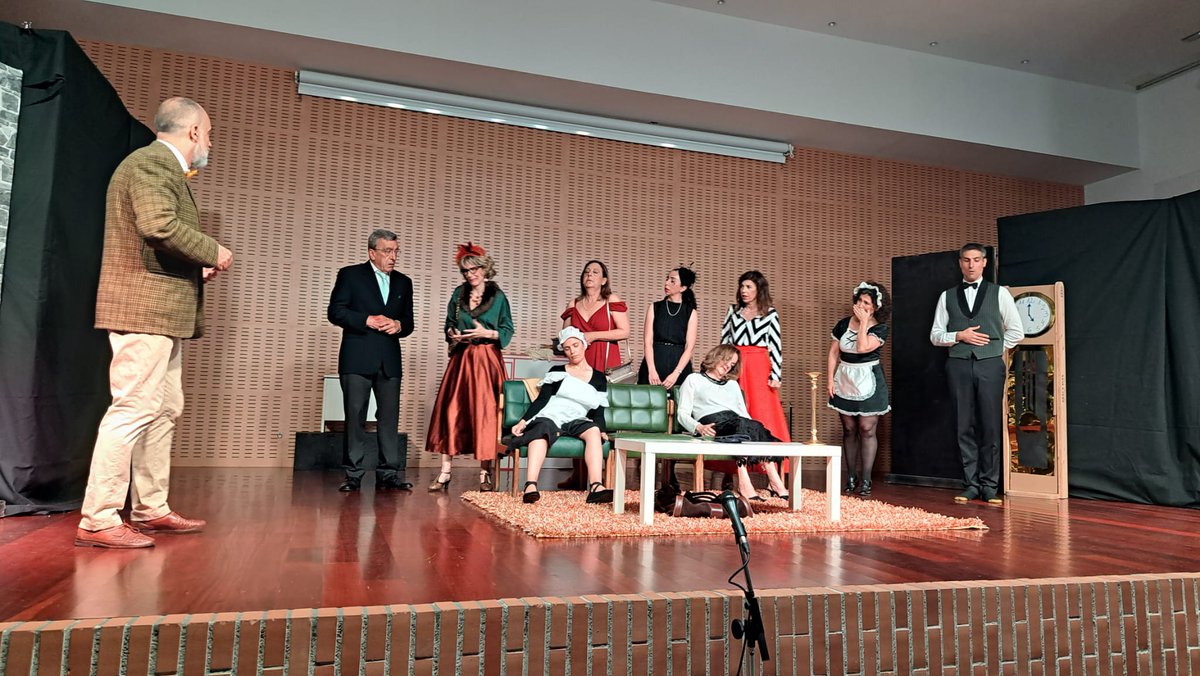 El pasado miércoles, en las #XXIXJornadasdeTeatro, el grupo de padres y madres escenificó la intrigante y divertida obra "Cluedo" de <a href="/AlbatrosTeatro/">Teatro Albatros</a>, #enCompañíaVigo <a href="/cmariaeducacion/">cmariaeducacion</a>