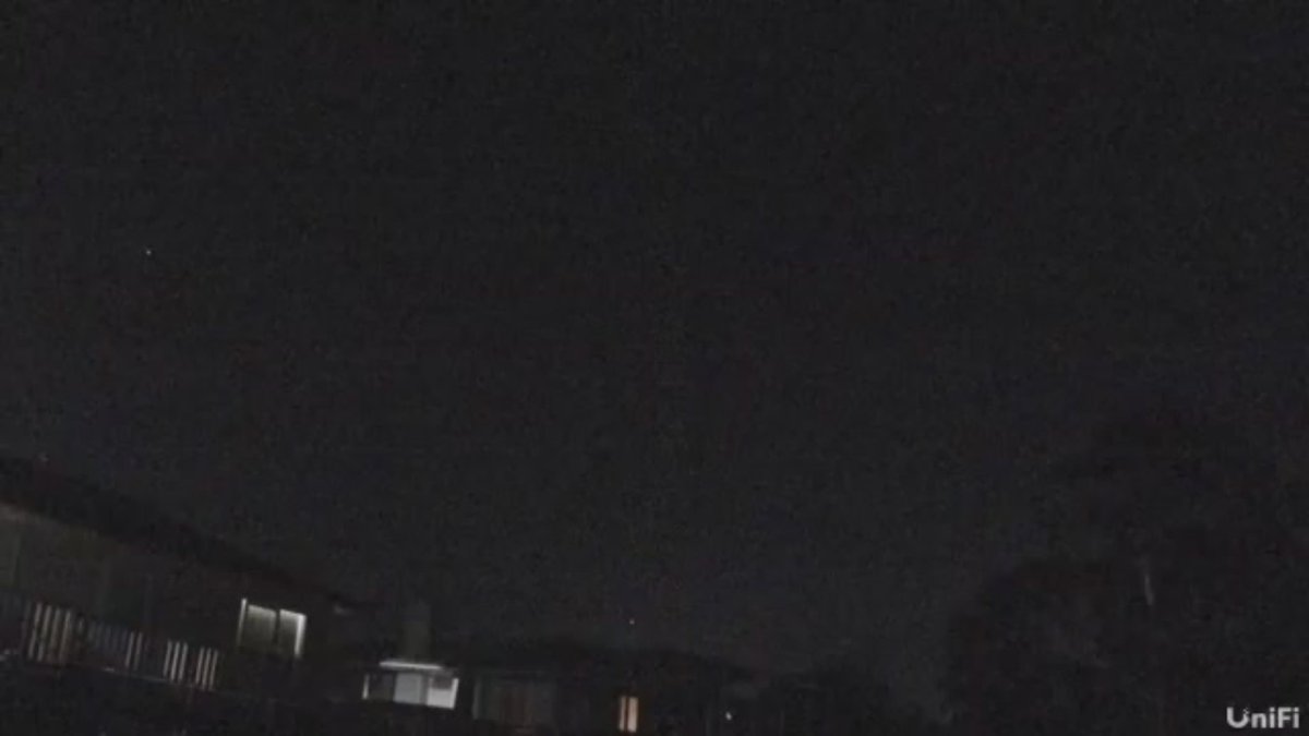 TeAtatuWeather's tweet photo. 👋🤖🤚 It's 11.3°C with 84% humidity.
The wind is 2.9 km/h from SW (gusting 4.3 km/h).
Air pressure is 797.8 hPa and steady.
Sunrise: 7:31 AM. https://t.co/6iF82V9rGj