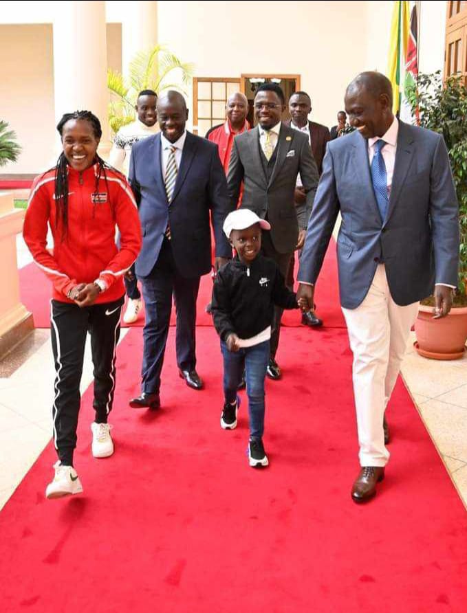 A World Record Holder and her President!

Excellence, patriotism, and the pride of a family and a nation.

Congratulations, Faith Kipyegon.