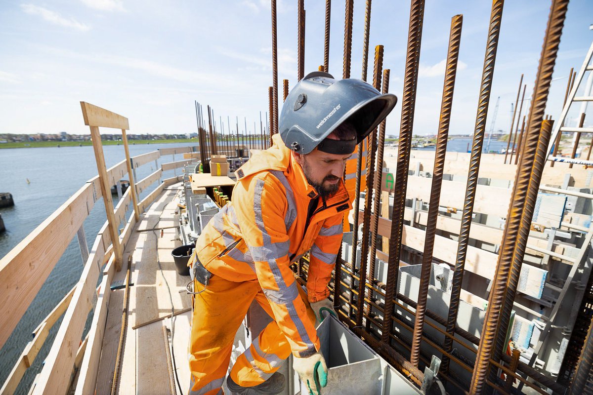 Rijkswaterstaat's tweet photo. Nog 4 nachtjes slapen en dan is het zover: De #DagVanDeBouw. 🏗️ Zaterdag 17 kun jij een kijkje achter de schermen nemen bij meerdere van onze projecten. Wij maken het? Maak jij het mee? 👉 https://t.co/CDymGMHp1f https://t.co/Jb6H01rNmi