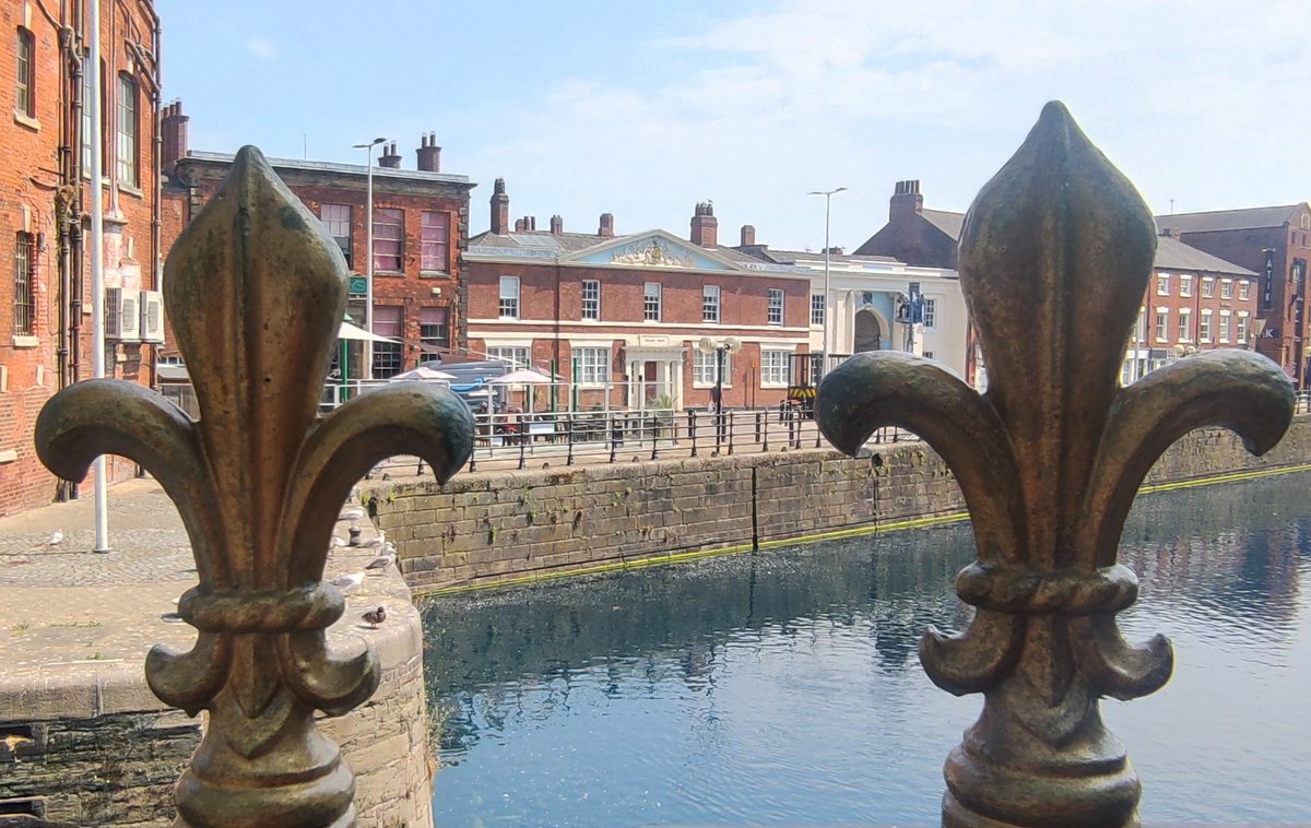 Today (Tuesday 13th) come and join me in the splendid sunshine for a guided walk round Hull's wonderful Old Town - 2pm from Queen Victoria statue. All welcome! ☀️😎☀️ #MustBeHull #visityorkshire #LincsConnect