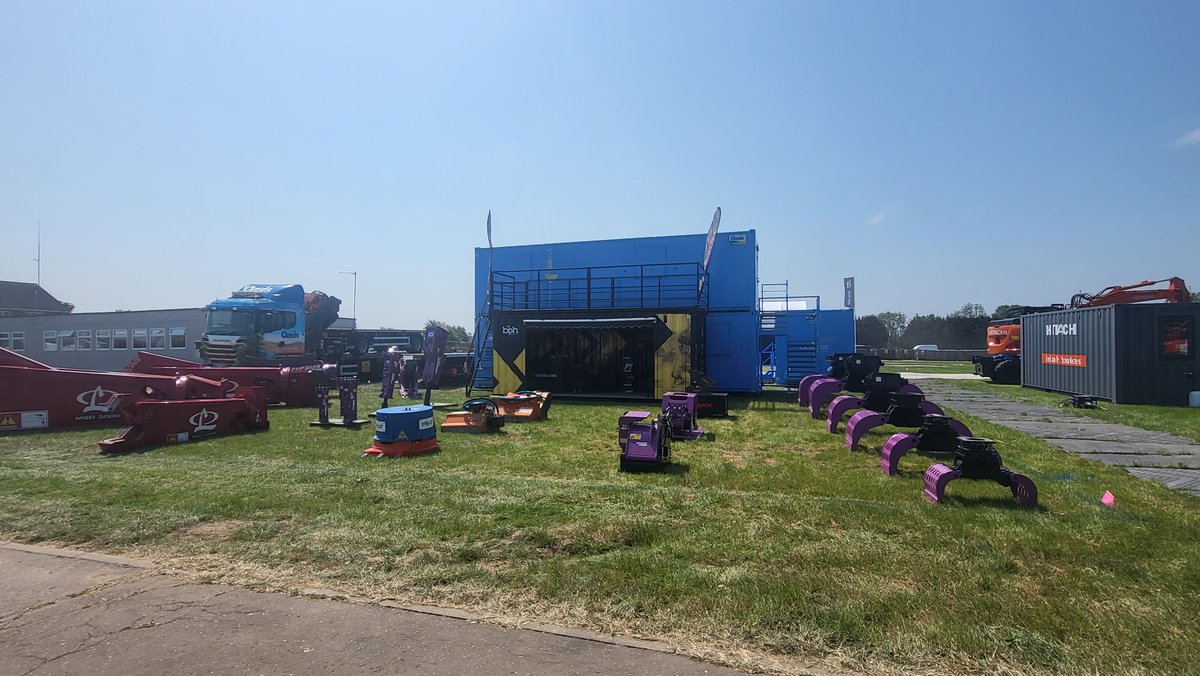 BPHAttachments's tweet photo. We're here at Plantworx 2023! Looking forward to seeing familiar faces and meeting new ones:) Have a chat &amp; coffee with us at stand B-FA3b 👀special offer🏗️ Visit for FREE https://t.co/m1PkozVYt8  

#Plantworx2023  #planthire #construction #LaBounty #hydraulicattachments #PRODEM https://t.co/pqgcdLAAtQ