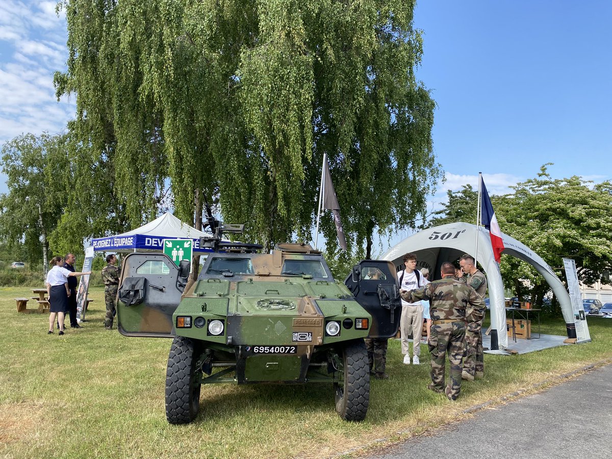 Nous accueillons toute la journée 

Le Centre d’Information et de Recrutement des Forces Armées de la Somme   Un moment apprécié par nos étudiants pour prendre contact et se projeter dans les différents Métiers proposés 

#Recrutement #defence #metier
