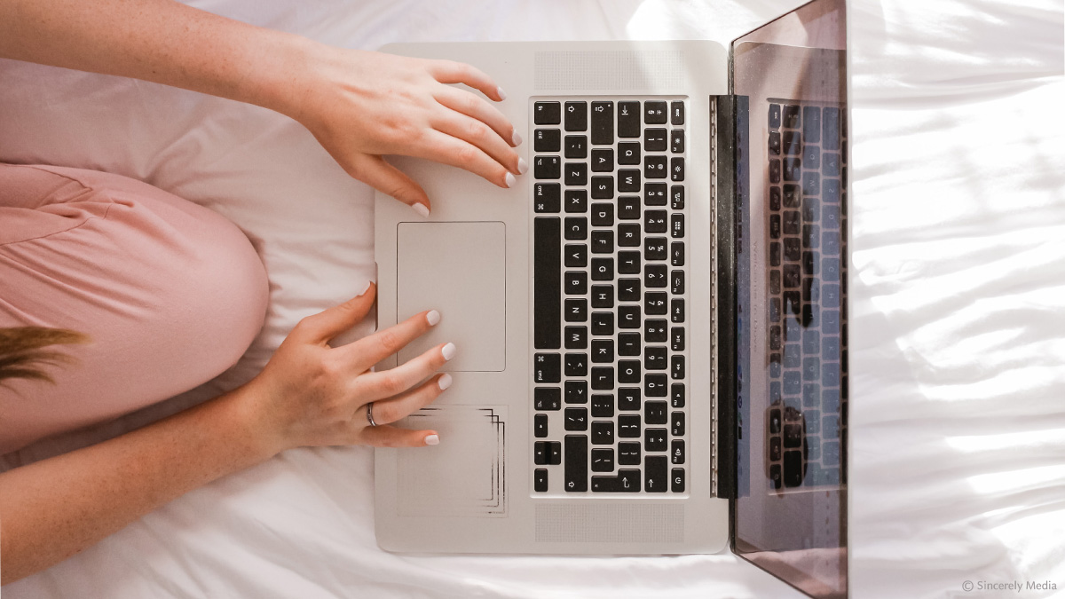 teambuergeruni's tweet photo. #NewWork - healthy work?
Was beeinflusst unsere psychische Gesundheit im Job? Sind es die Arbeitsbedingungen wie z.B. das Arbeitspensum, der Digitalisierungsstand – oder stresst uns vielleicht etwas ganz Anderes? Gibt es vielleicht sogar Unterschiede nach Geschlecht und Land? 1/2 https://t.co/6EAZ3PIWJV