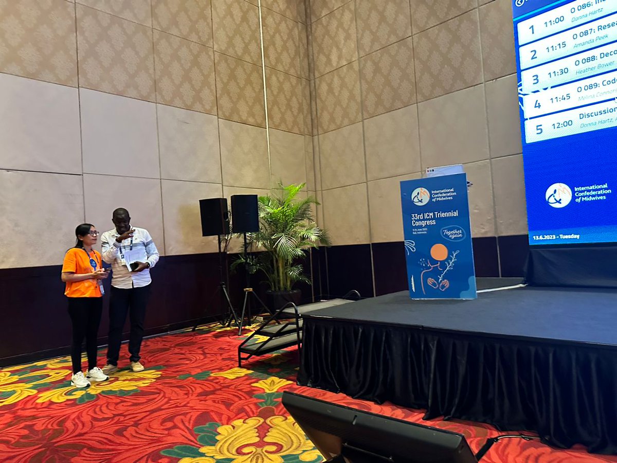 Chairing a session at #ICM2023