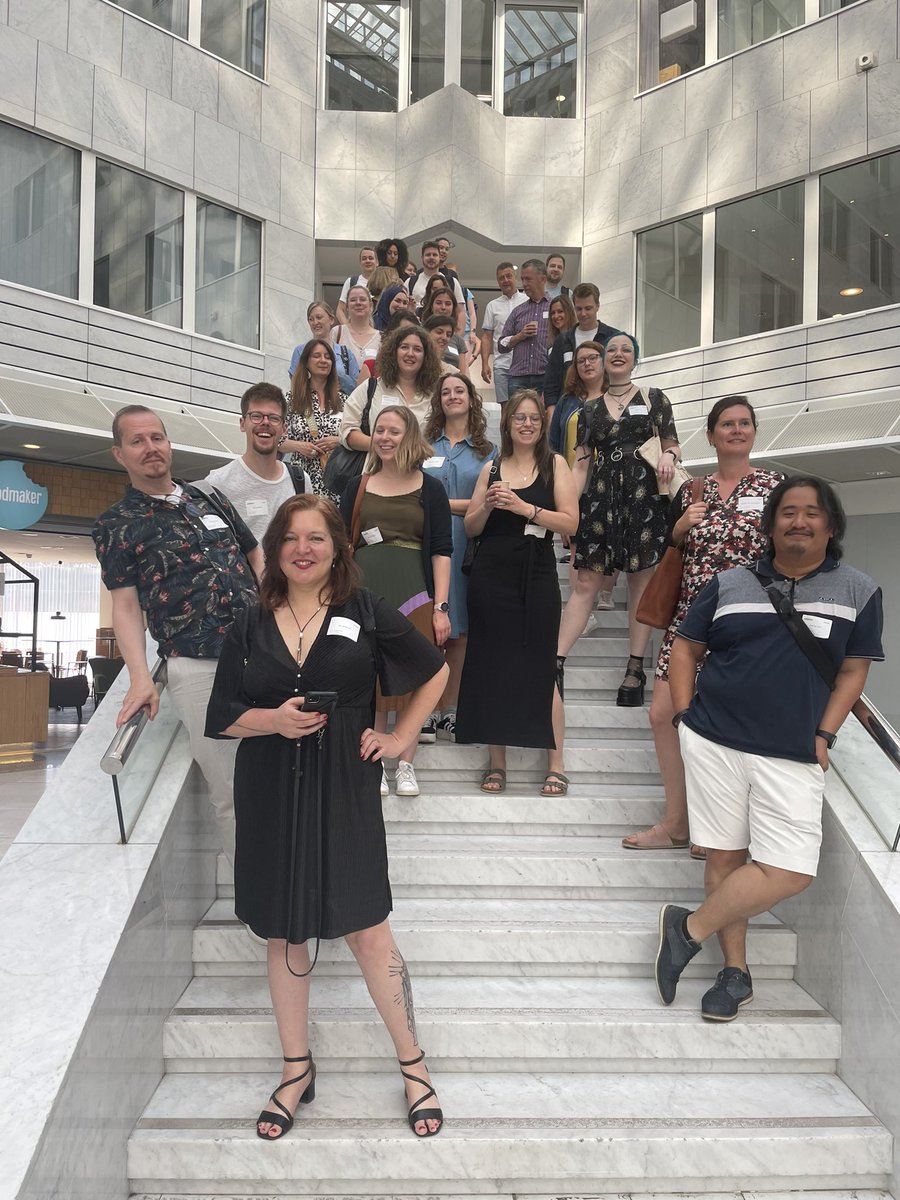 Een paar van mijn social media vriendjes. 🥰 ze passen niet in de lift… 
#VLCM25