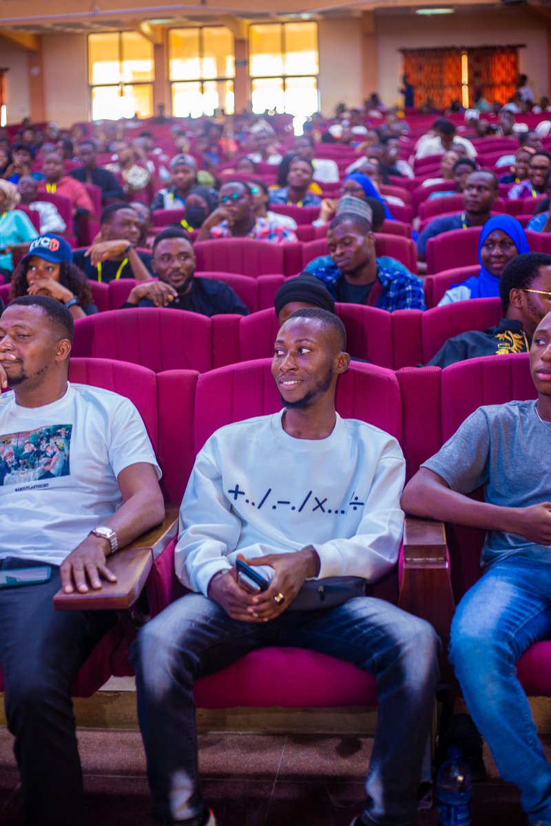 hakeem ☻ 💜 | Studio Duo | Top 1% Framer Designer tweet media