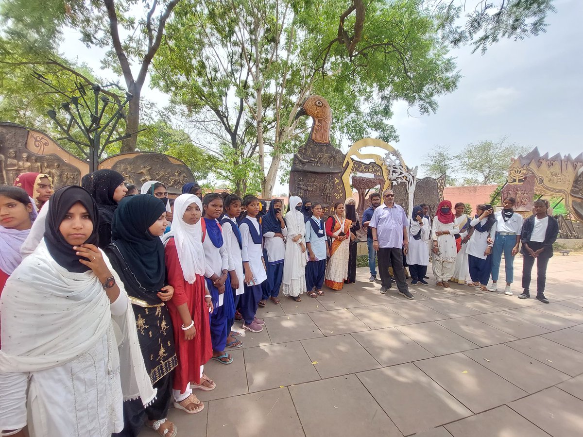singhshreedeo's tweet photo. Took 39 students and 3 teachers of Sambhavana learning centres at Tangar, Bajra &amp; Lundri of Chanho block to historic Birsa Munda Jail museum, Ranchi this morning. It was a learning visit for them initiated by Shankar Rao from the US. https://t.co/wvcCB24snK