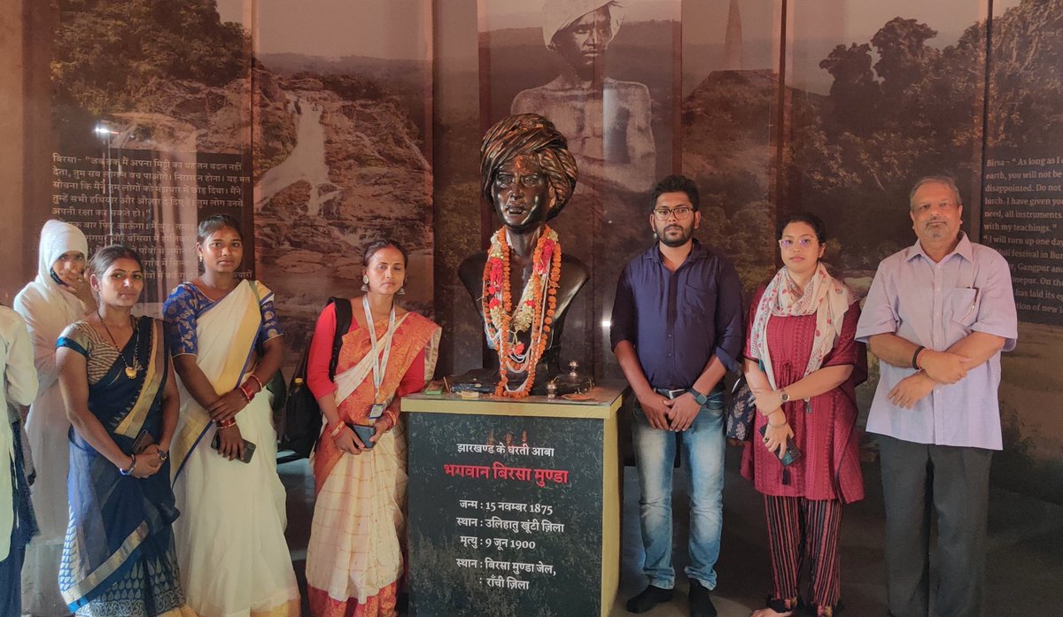singhshreedeo's tweet photo. Took 39 students and 3 teachers of Sambhavana learning centres at Tangar, Bajra &amp; Lundri of Chanho block to historic Birsa Munda Jail museum, Ranchi this morning. It was a learning visit for them initiated by Shankar Rao from the US. https://t.co/wvcCB24snK