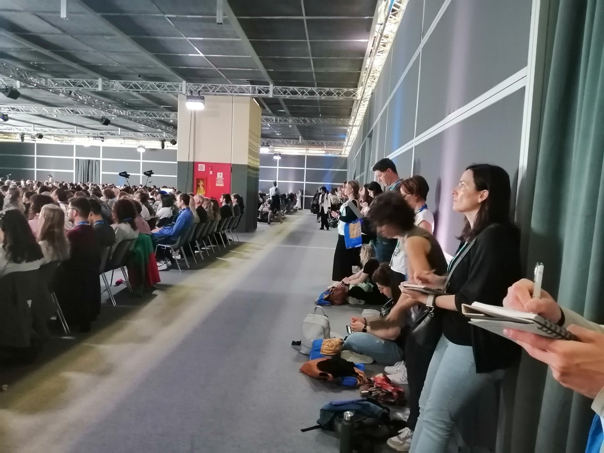 Ros_MGN's tweet photo. Second day at the congress, wonderful talks but we don't have enough space to sit.  At least one chair for each registration?? @EACRnews
#EACR2023 https://t.co/iK7TWUanpH