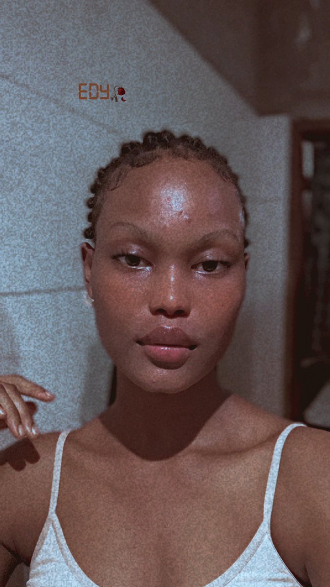 Latourterelle13's tweet photo. Mon front sur vous ooh🥲🙃.
Bref Je célèbre mes 26ANS aujourd’hui 🥹😭 https://t.co/vQdDEr30o2