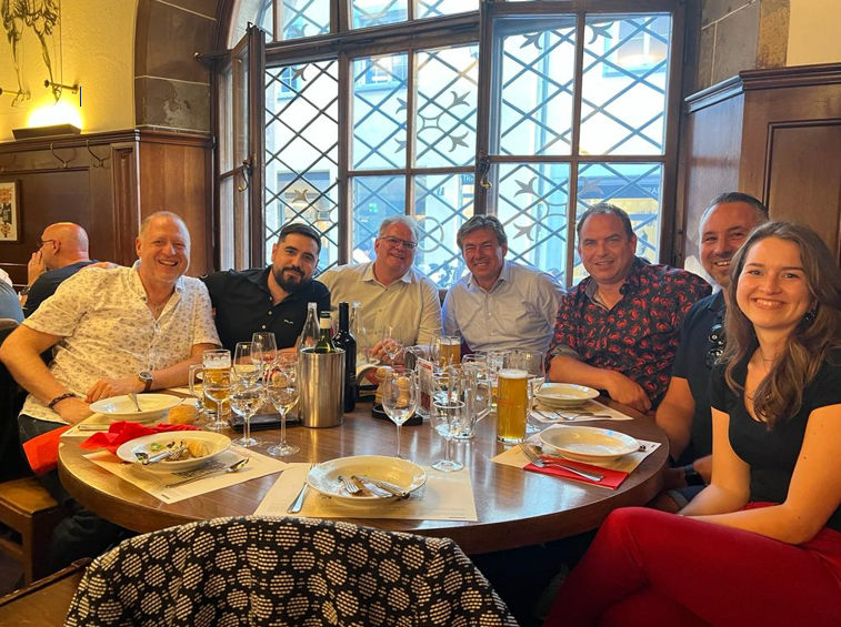 mark_stur's tweet photo. Unser Team Meeting in meiner schönen Heimatstadt #Zürich ist gestartet! In unserer Quarterly #Business #Review drehte sich heute alles um das vergangene #Quartal, unsere #Erfolge, #Kunden und #Partner. Großes #Danke an mein Team - es macht viel Spaß mit euch zu arbeiten. https://t.co/eEhvpcpLQs