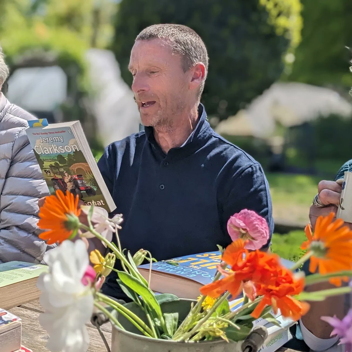 Get those reads at the ready, the next #BeesBookshare is this Sunday 18 June 2pm and we can't wait to see you  at The Garden Gate Project in Margate