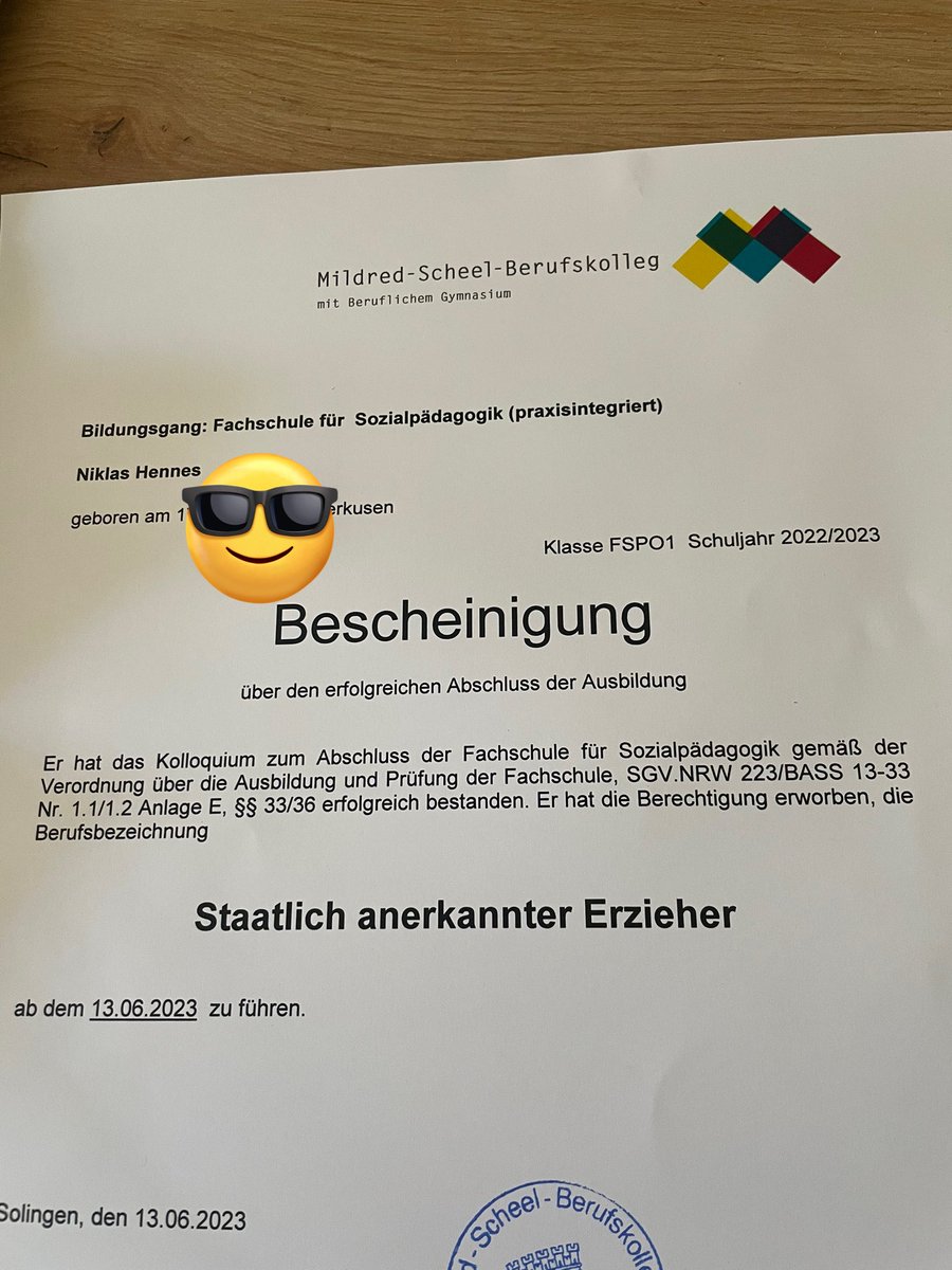 Don’t worry @Sorare @ni2las , 
I will take care of our future #Sorare players and will share the love for the game ⚽️☝️😎 

After 3 hard and stressful years I’m now not only your @CoachHennes_ but also official „EducatorHennes“
! ✌️😂
 #ownyourgame #Erzieher