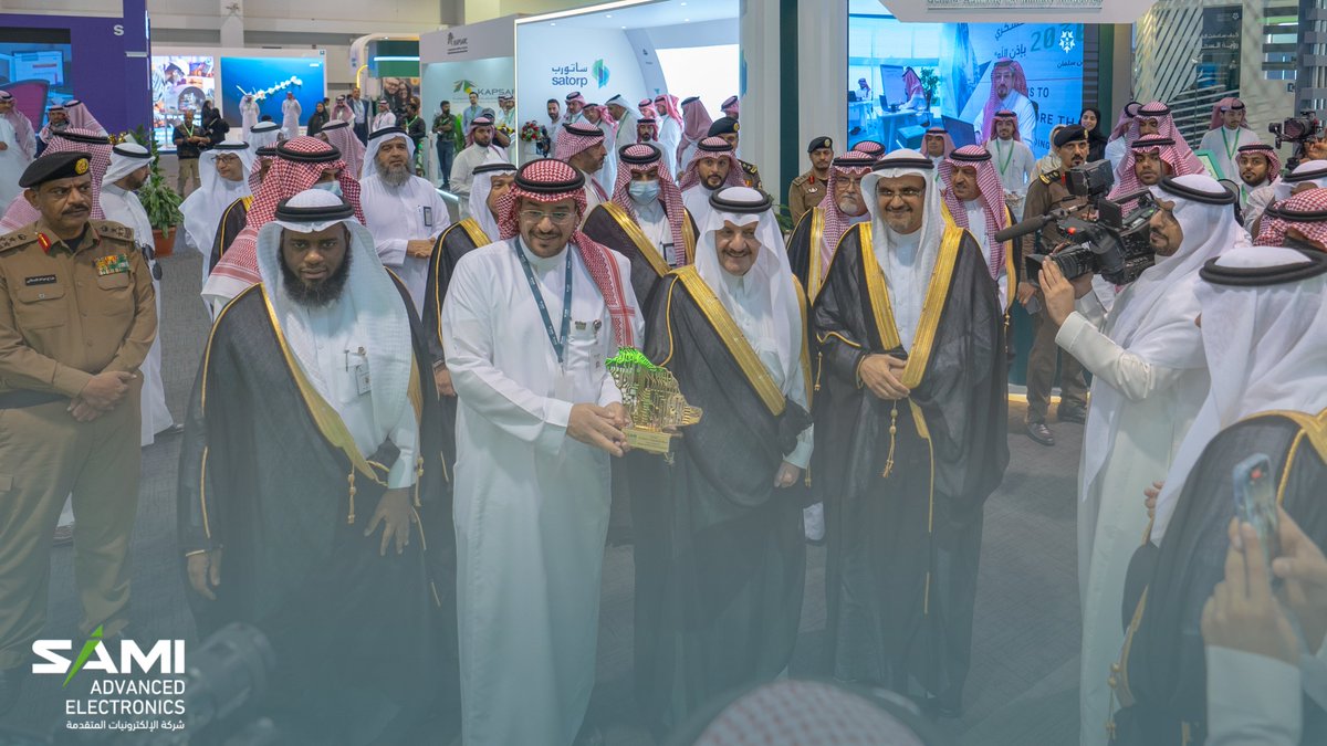 AECSaudiArabia's tweet photo. تحت رعاية صاحب السمو الملكي الأمير سعود بن نايف بن عبدالعزيز #أمير_الشرقية، تشارك #الإلكترونيات_المتقدمة في دعم ورعاية الكوادر السعودية في #يوم_المهنة_السنوي الذي تنظمه @KFUPM. https://t.co/naA8v4QI9Z