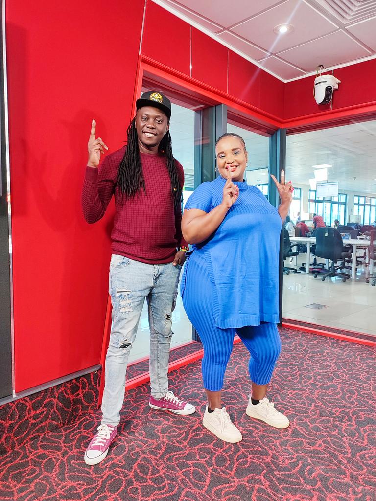 Sisi hao na siku ni ya DRIP TUESDAY tuma request tucheze kama Sisi @vybezradioke @browngalnessa <a href="/deejaypatiz/">DEEJAY PATIZ</a> #vybeayard 💯🔥