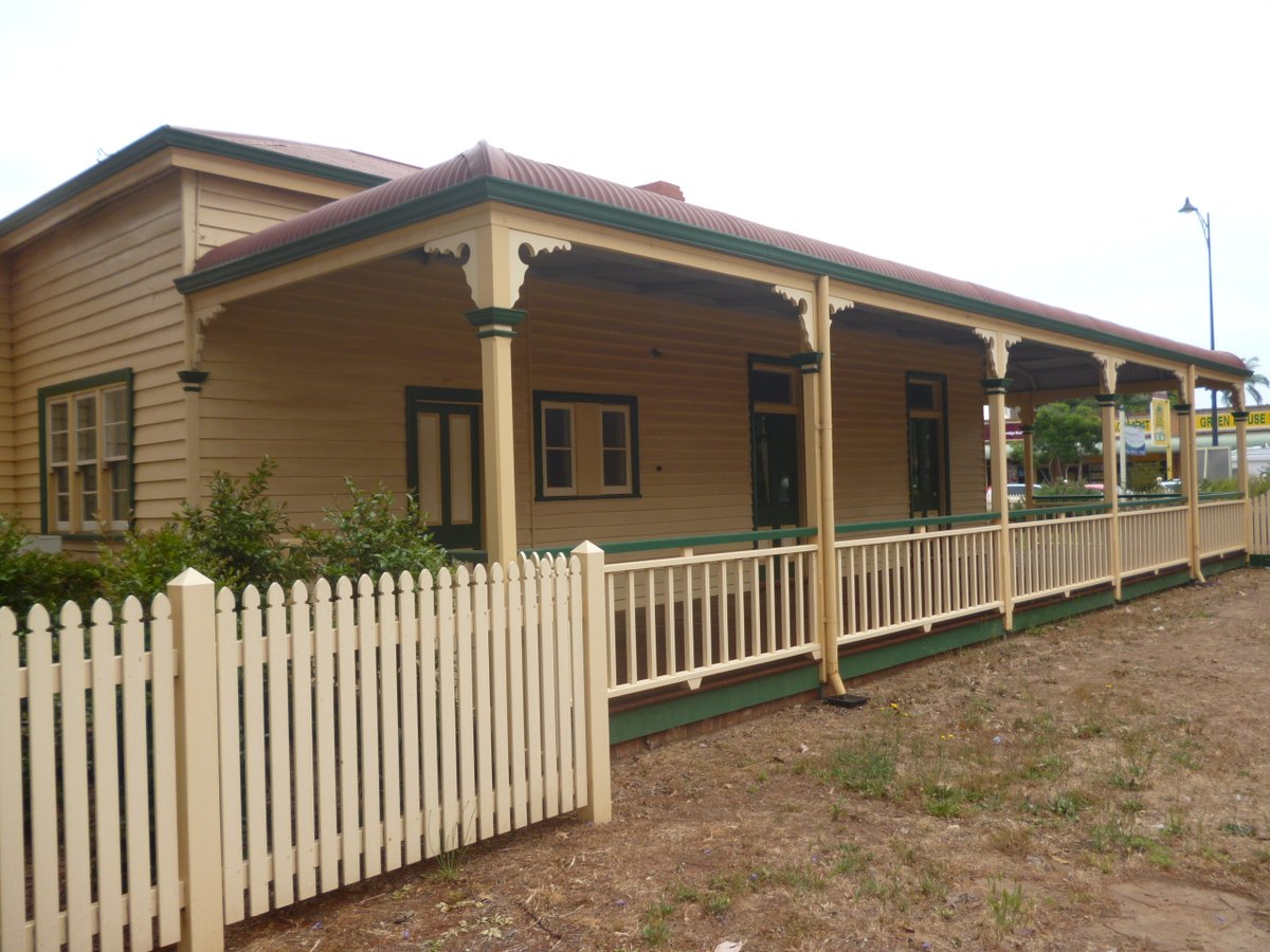 PerryMandurah's tweet photo. Commercial of the week
This heritage-listed cottage offers its own garden, picturesque wrap-around verandah, and separate office spaces. ideal for medical professionals, offices, or retail. For more info visit: https://t.co/FLFjLWGtcc or call Kylie Craig direct on 0437 720 118. https://t.co/nSayxaZPFp