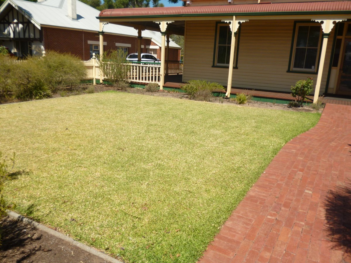 PerryMandurah's tweet photo. Commercial of the week
This heritage-listed cottage offers its own garden, picturesque wrap-around verandah, and separate office spaces. ideal for medical professionals, offices, or retail. For more info visit: https://t.co/FLFjLWGtcc or call Kylie Craig direct on 0437 720 118. https://t.co/nSayxaZPFp