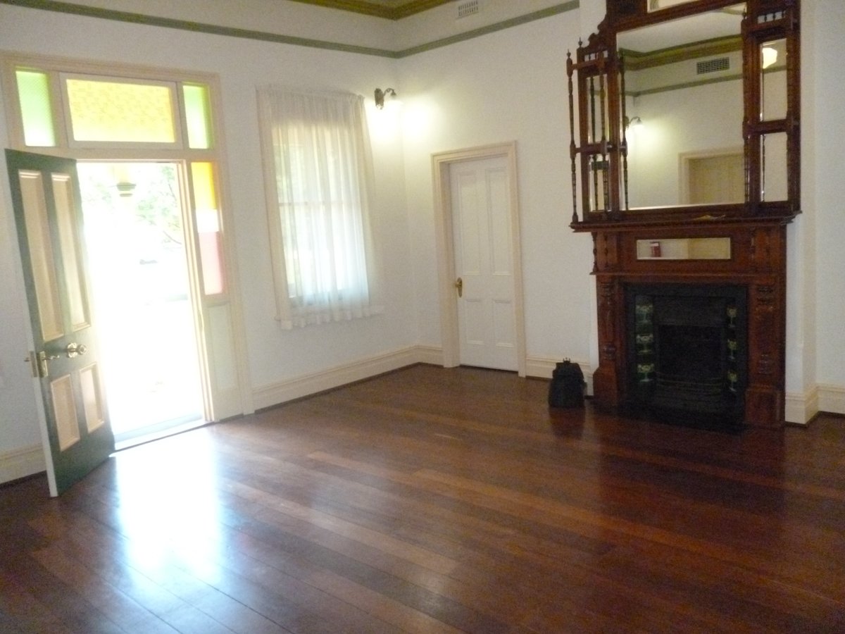 PerryMandurah's tweet photo. Commercial of the week
This heritage-listed cottage offers its own garden, picturesque wrap-around verandah, and separate office spaces. ideal for medical professionals, offices, or retail. For more info visit: https://t.co/FLFjLWGtcc or call Kylie Craig direct on 0437 720 118. https://t.co/nSayxaZPFp