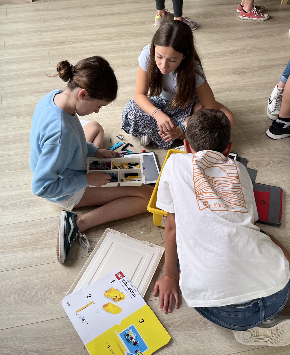 🤖 ROBOTICS

Biharko egunerako prestatzen. 👏🏼