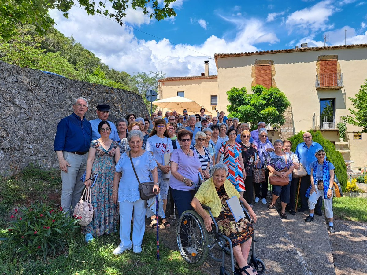 Diumenge 11, les parròquies de Sant Miquel de Fluvià, Sant Mori, Siurana i El Far van fer la romeria anual a la Salut de Terrades.