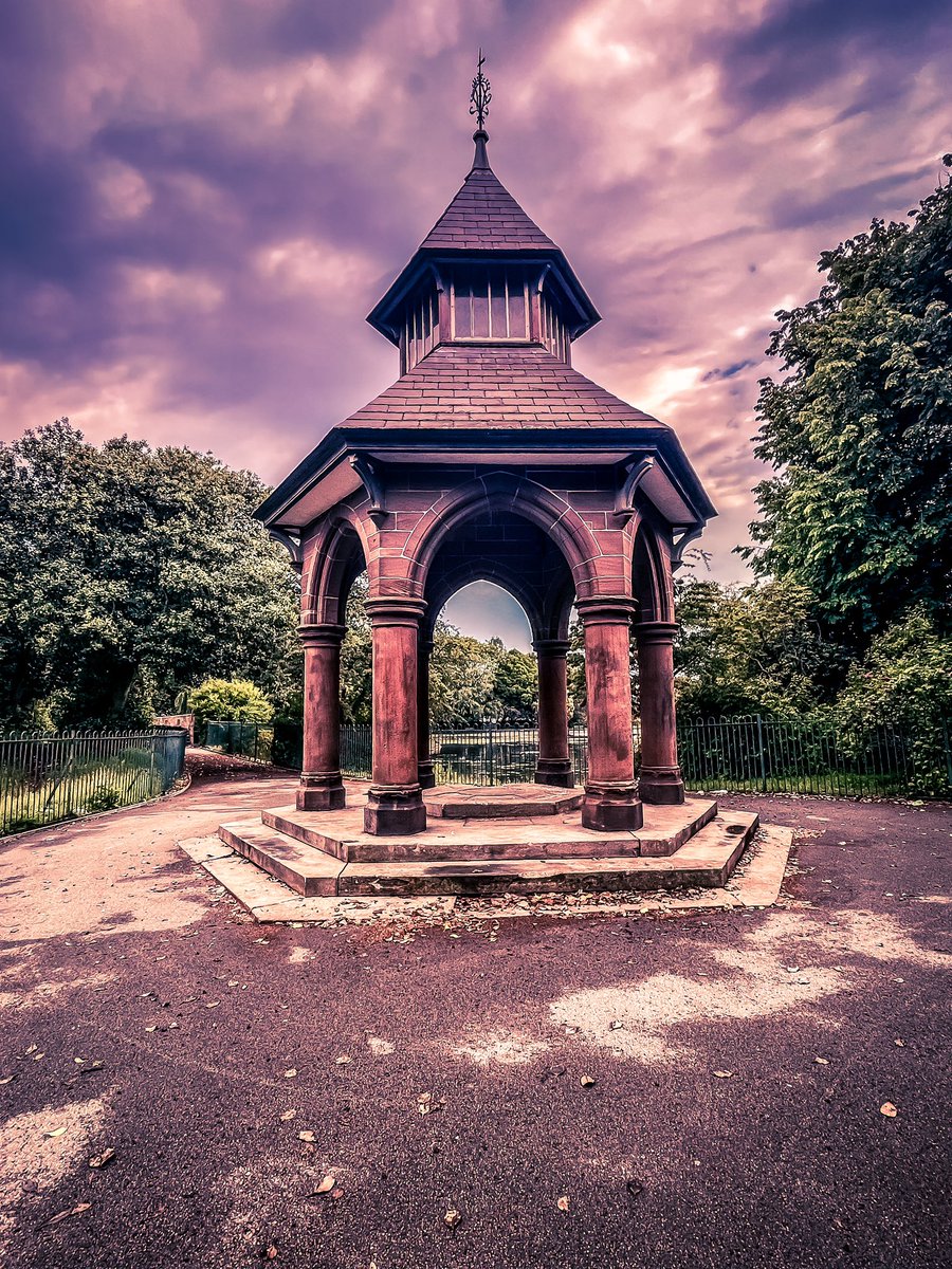 Moody Skies over @stanleypark_liv 

#Photography #Photo #Liverpool #LifeInPhotos #JenMercer #Camera #Canon #LiverpoolPhotography #nature #parks #stanleypark #liverpoolparks #NaturePhotography #photosofliverpool #sky #weather