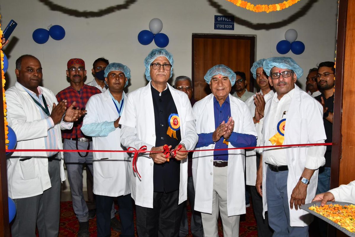 Vetrewa's tweet photo. A new gynecology lab with modernised equipments was inaugurated by hon'ble Vice Chancellor Dr. S.P. Tiwari sir.
On this occasion 0Board Member Dr. S.P. Shukla, Dean Dr. A.K. mishra and HOD of VGO Dr. G.K. mishra were present along with other faculties and students.
@icarindia https://t.co/doxIJ9gWlP