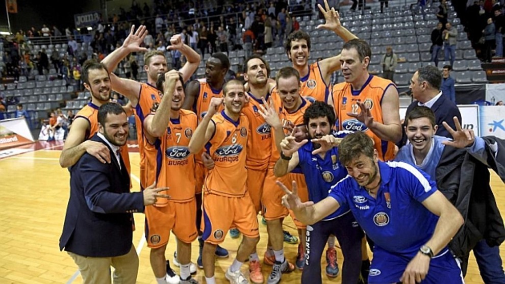 jordivs24's tweet photo. Una sentencia del Tribunal Supremo obligó a que el Obradoiro fuera readmitido en ACB tras 17 años. 

La historia está cerca de repetirse, y es que dicho tribunal pedirá la readmisión del Club Baloncesto Tizona Burgos en Liga Endesa. https://t.co/IyWunKDrQH