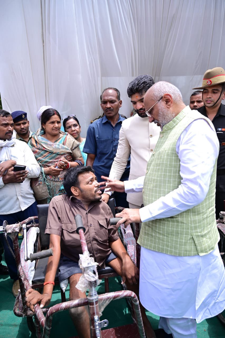 राज्यपाल ने जनता से किया संवाद, समावेशी विकास का समझाया मतलब The governor interacted with the public, explained the meaning of inclusive development