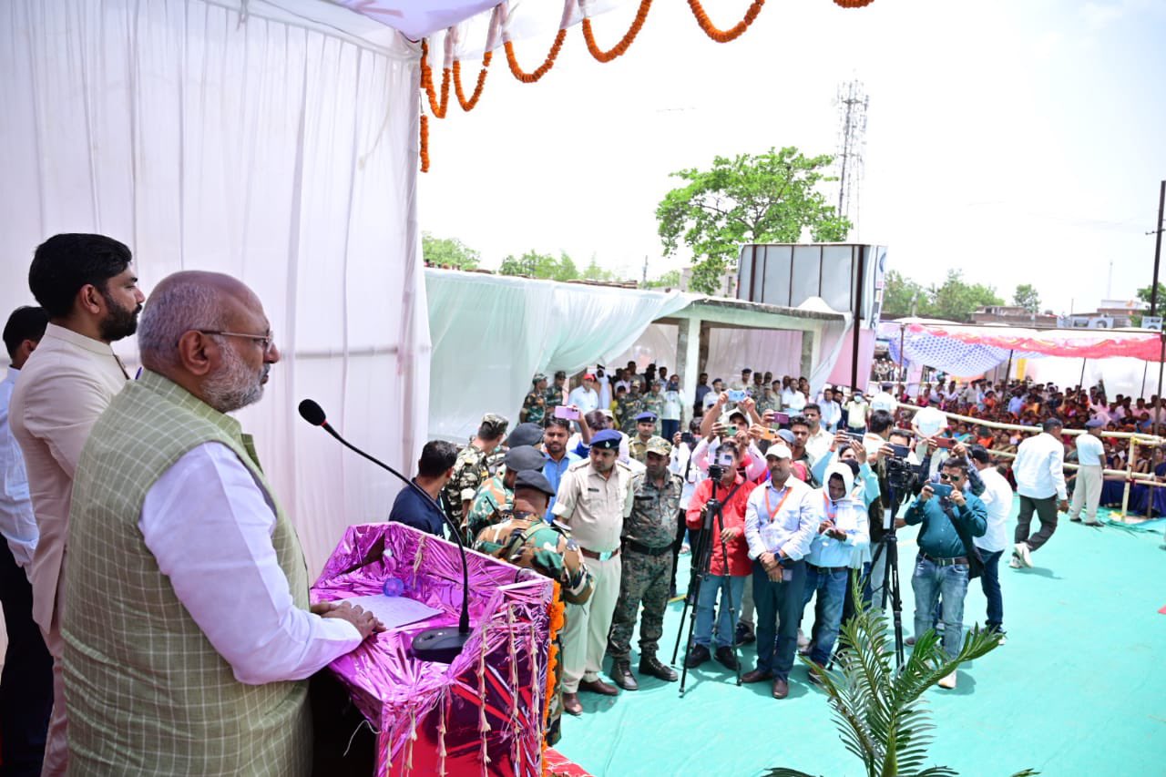 राज्यपाल ने जनता से किया संवाद, समावेशी विकास का समझाया मतलब The governor interacted with the public, explained the meaning of inclusive development