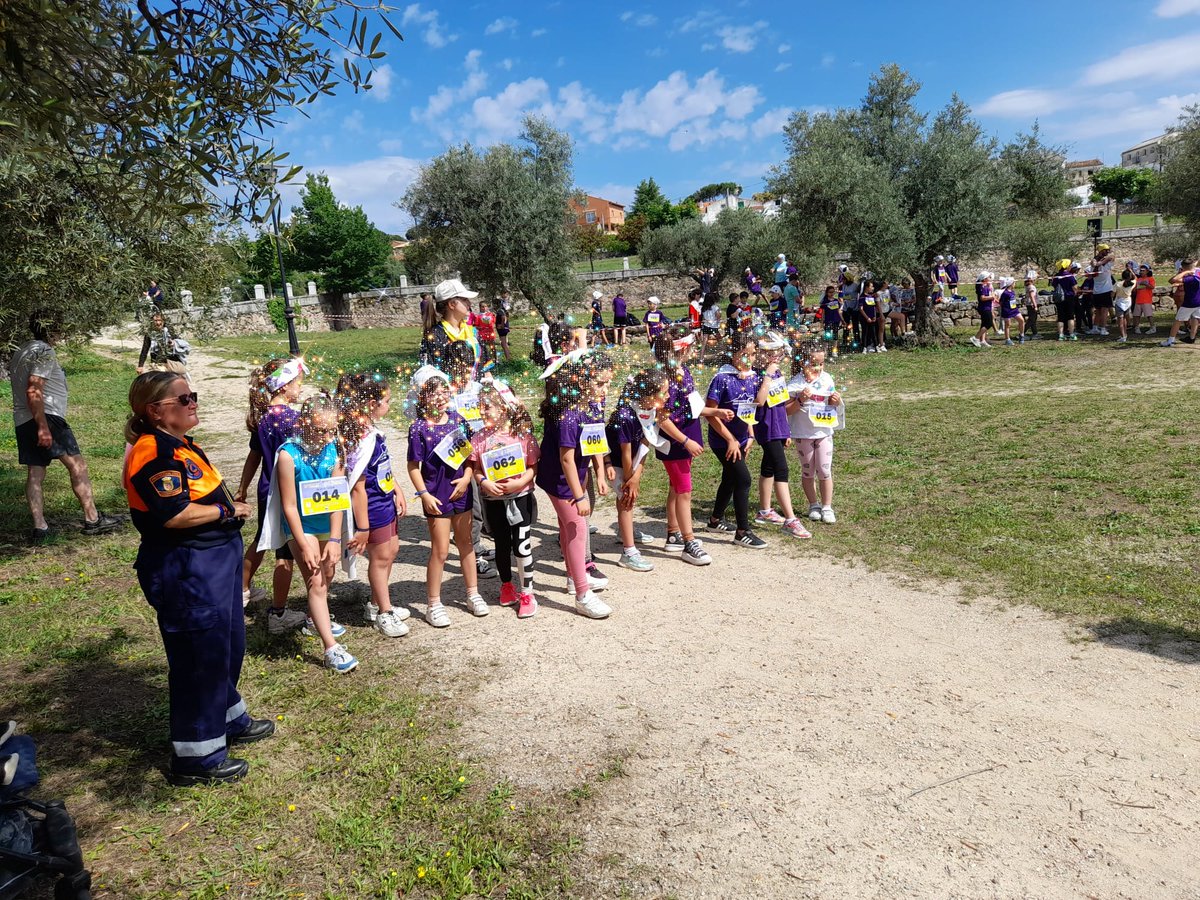 Cadalso_Opina's tweet photo. 🏃‍♀️🏃‍♂️ Ayer se celebró en el parque de Palacio la decimotercera edición del Cross Escolar, una cita solidaria organizada por el CEIPSO Eugenio Muro.

#cross #crossescolar #crosssolidario #CadalsoDeLosVidrios #CadalsoSeMueve #CEIPSOEugenioMuro https://t.co/4edSLuYUs7