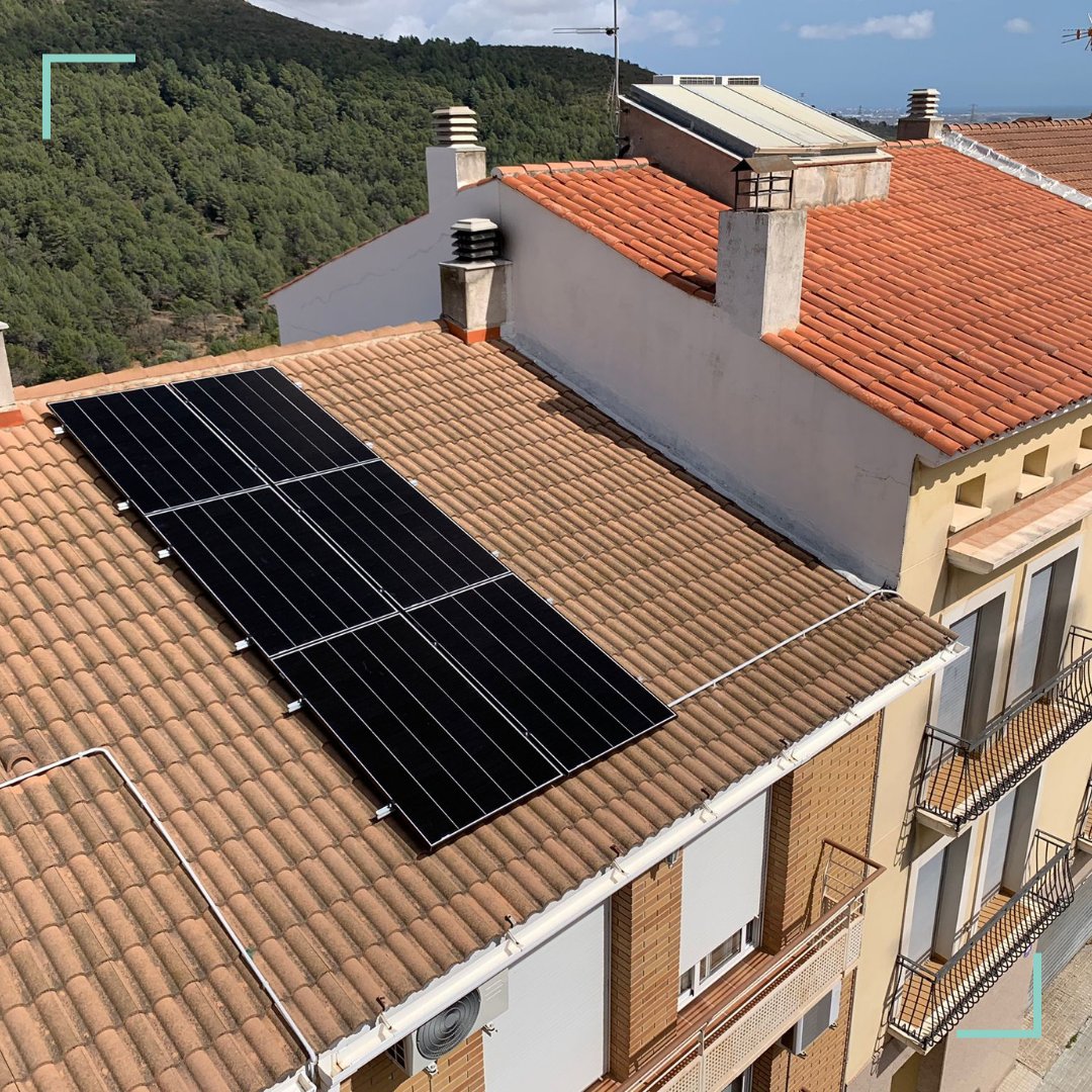 Nueva instalación en St. Climent de Llobregat 🏠 ¡Contáctanos y únete tú también al autoconsumo solar! 💡 #energiasolar #panelsolar #panelessolares #solarenergy #solarpower