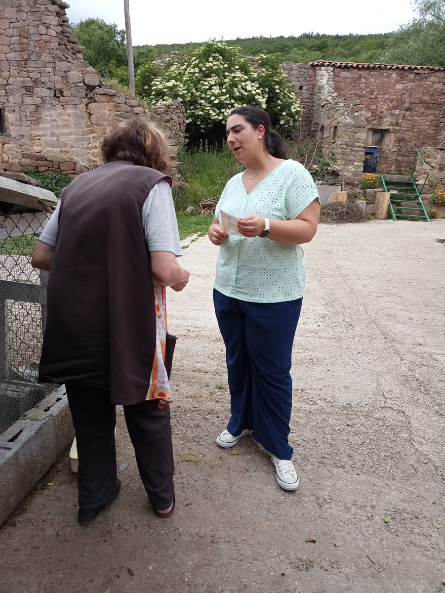 Hoy, a partir de las 17:00h, continuamos con nuestra actividad #PueblosAcogedores en #Cieza. La iniciativa sirve para incentivar la participación vecinal y prevenir la #SoledadNoDeseada. 

#Viernes #ProgramaViernes #CampooLosValles #Cantabria