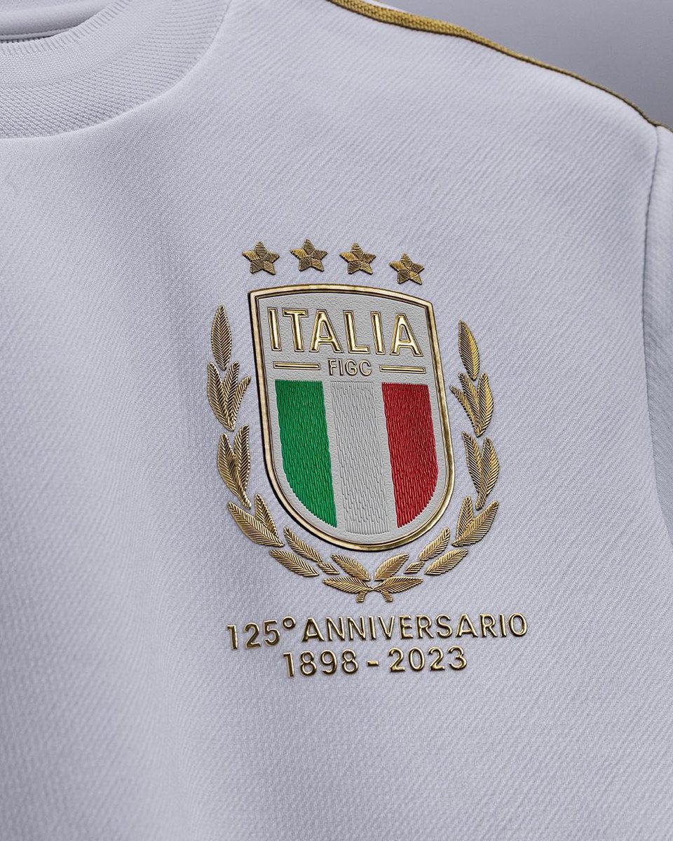 SoyCalcio_'s tweet photo. 🇮🇹 CONFIRMADO | Italia lucirá en la ‘Final-Four’ de la Nations League una equipación homenaje a los 125 años de la FIGC (Federación Italiana de Fútbol).

Equipación totalmente blanca con detalles dorados. https://t.co/YdMBHcnaZ9