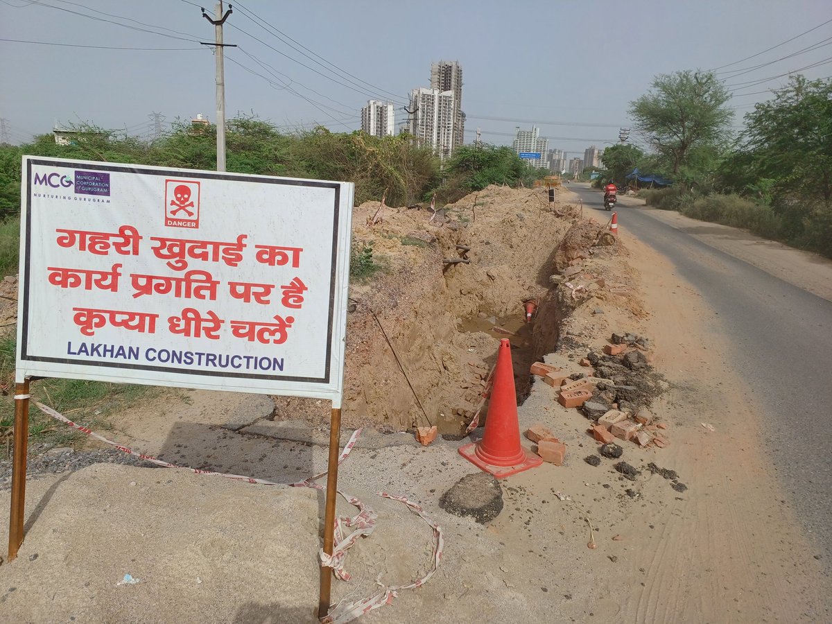 gpshreeka's tweet photo. A very dangerous and callous approach of the municipal bodies and contractors. Narrow road leading to our Woodshire society , sector 107, Gurgaon where there are 8K residents is dug up for sewer work since 20 days ago and work abandoned. Safety hazard, traffic Jams, harrasment https://t.co/LJhQy6fB20