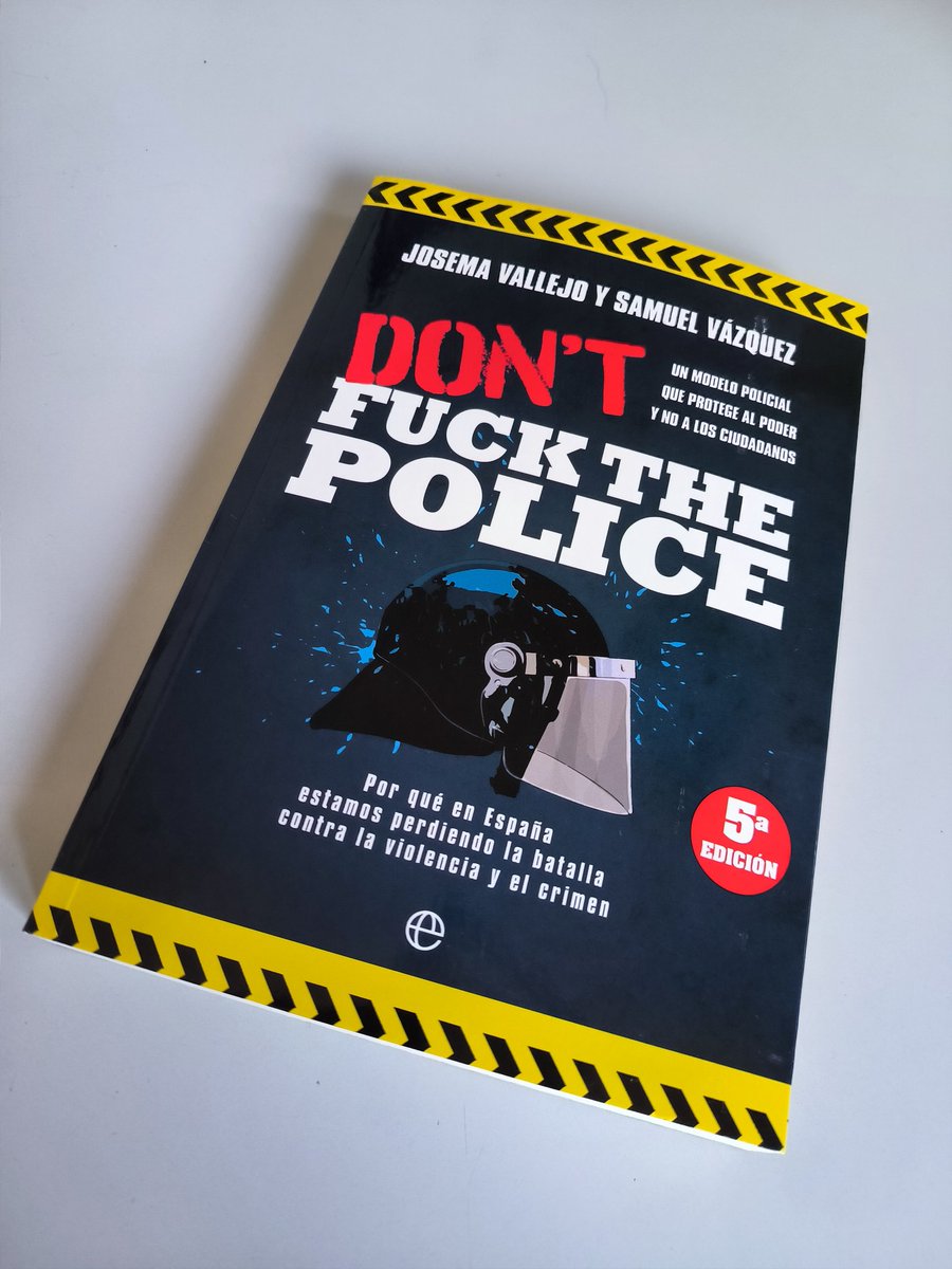 Lo tengo en digital, en audiolibro y desde hace unos momentos en físico.

No puedo hacer más que recomendar el mejor libro de esta temática de los últimos 20 años.

Este libro es un faro.

<a href="/PoliciaSXXI/">Policía S.XXI </a> <a href="/JosemaVallejo/">Josema Vallejo</a> <a href="/guidoprincesa/">Samuel</a>