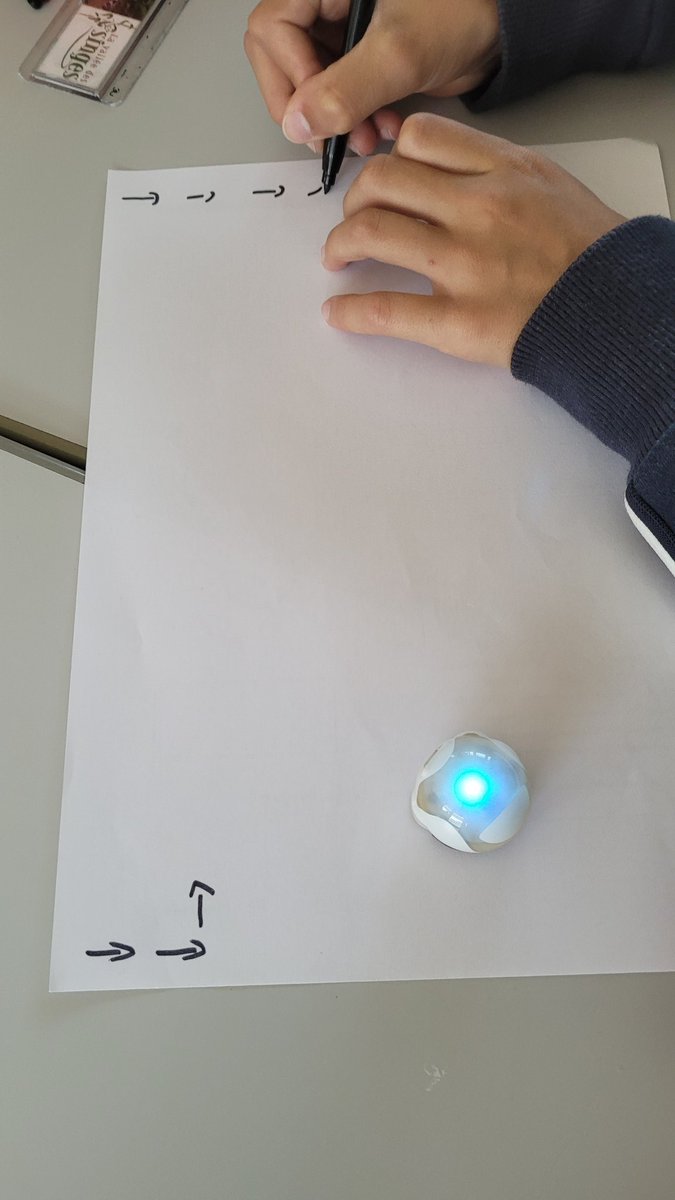 Mais comment fonctionnent ses petites bêtes ? Voilà la question soumise aux élèves de CM2 Br de Panazol. Activité robot #ozobot et #edison
<a href="/Dsden87/">DSDEN de la Haute-Vienne</a>
<a href="/aclimoges/">Académie de Limoges</a> <a href="/Easytis/">Easytis</a>