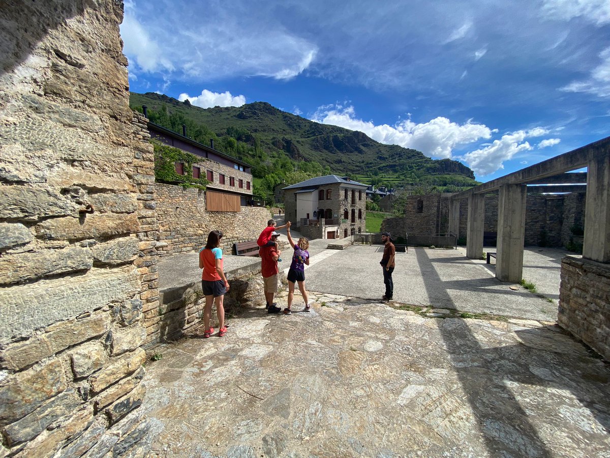 turismecat's tweet photo. 📍Posicionem Catalunya com a destinació d’activitats a l’aire lliure de #turismefamiliar al mercat espanyol.
📱@Edurne_Pasaban protagonitza alguns d’aquests continguts que s’agruparan en una guia digital a @oxigenados, @sportlife_es i @RevistaTrailRun. https://t.co/NGa9pBd5QH