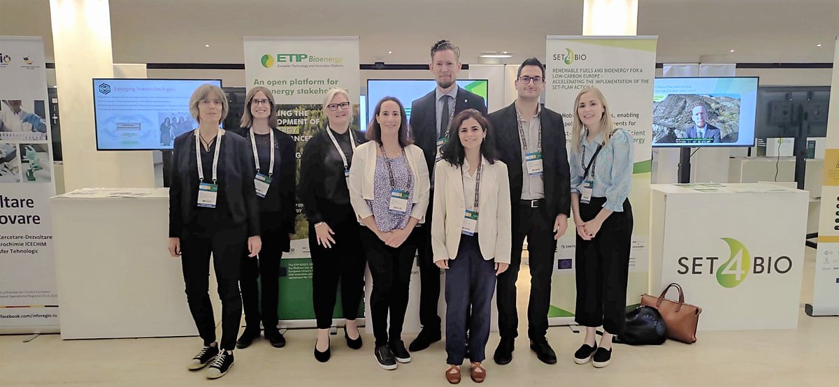 Set4Bio's tweet image. Shots from SET4BIO presence at @EUBCE:
- Oral session on the acceleration of #bioenergy
- Project results in the framwork of the SET Plan revamping
- Live stage presentation on support programs for #renewable #fuels projects
Thanks to all the presenters &amp;amp; to the warm audience! 🙏