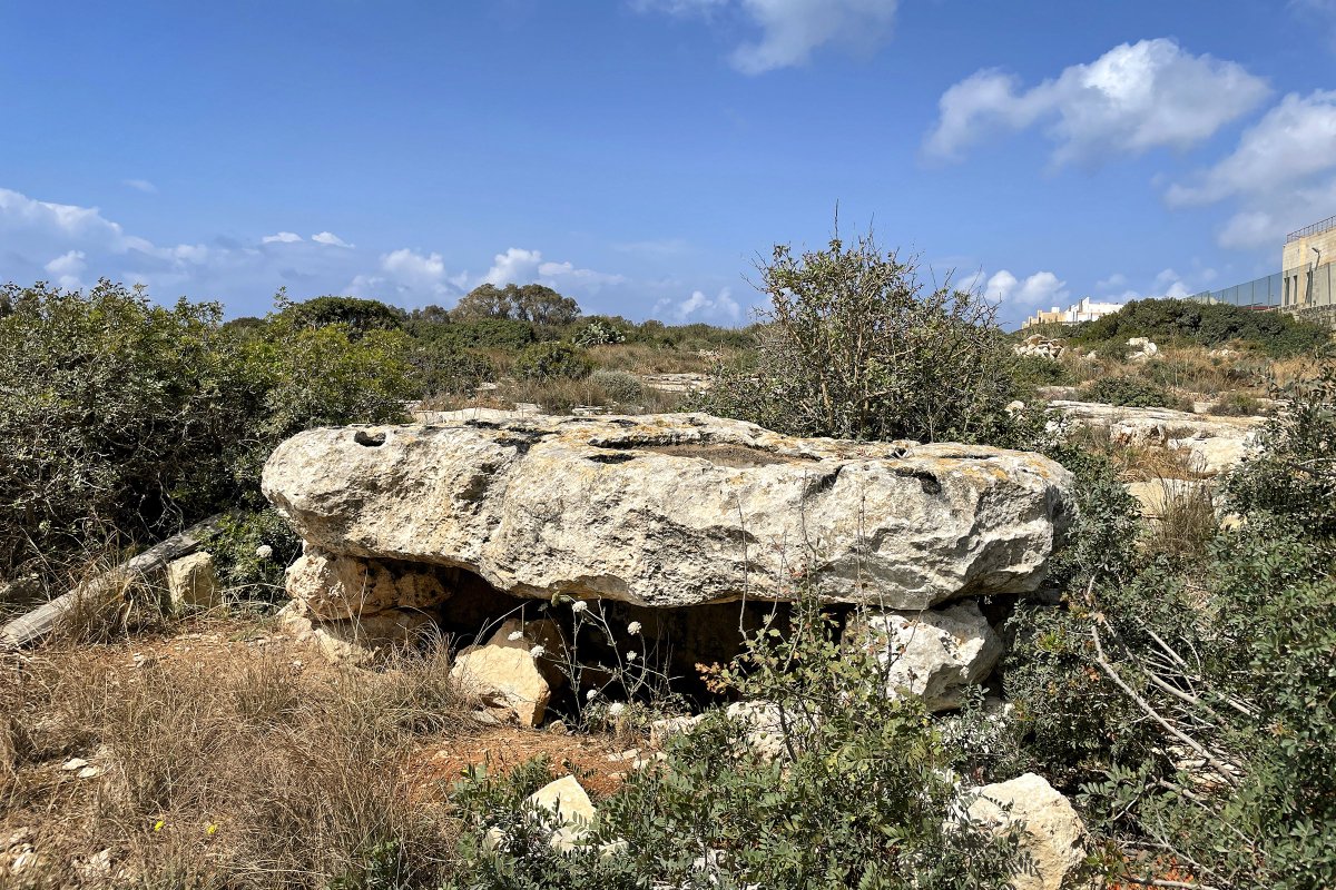 Wied Żnuber dolmen tomb, Malta.  Probably early Bronze Age. #TombTuesday #BronzeAge #prehistory #Malta #archaeology