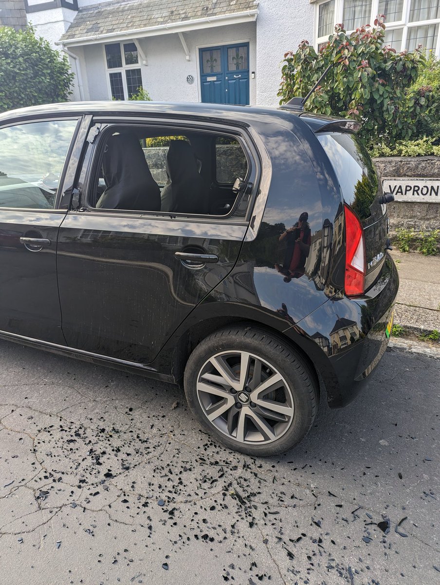 scoopbings's tweet photo. Bit of a shock this morning. About to set off on the school run. Shut back door -  and the window shattered! Glass everywhere. Is this covered under warranty? @SEATUK https://t.co/gFlPDkdFKn